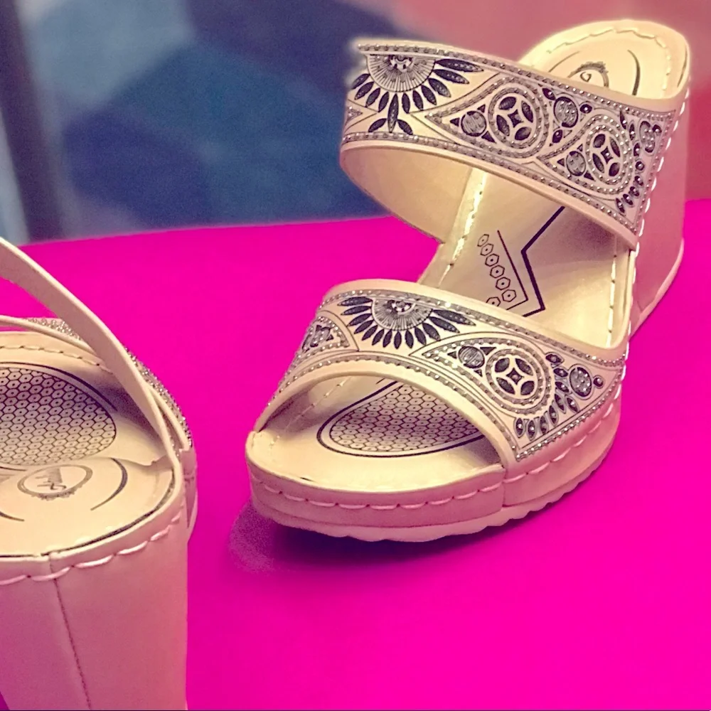 Restocked Italina Black Floral Embroidered Peep Toe Chunky Platform Heel Sandal - Picture 8 of 11